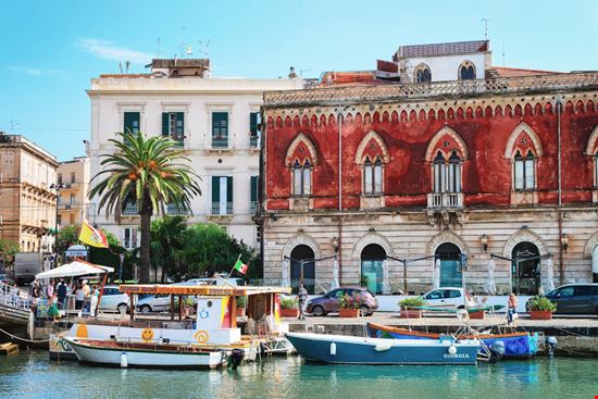 Isle of Ortigia Siracusa Roman Babakin / Shutterstock.com 
