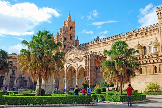 Palermo La Cattedrale di Palermo Dariya92300 - Shutterstock.com 