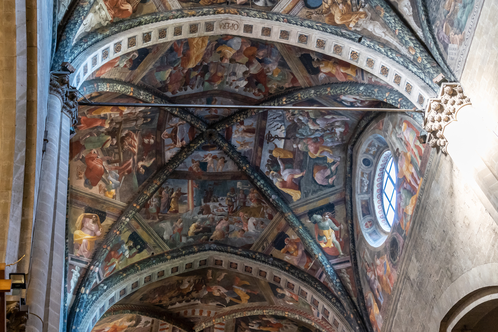 Arezzo, interno di chiesa