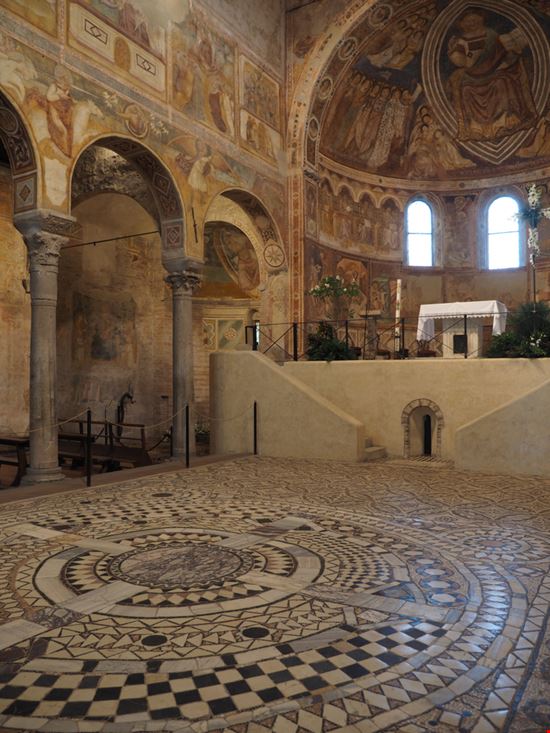 L'Abbazia di Pomposa Un capolavoro di architettura monastica Gaia Conventi / Shutterstock.com 