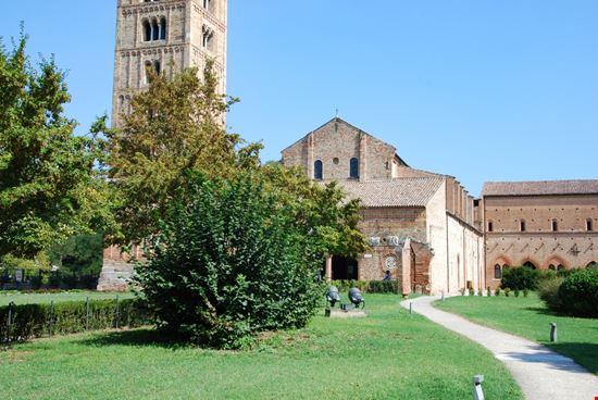 L'Abbazia di Pomposa Un capolavoro di architettura monastica Fabio Caironi / Shutterstock.com 