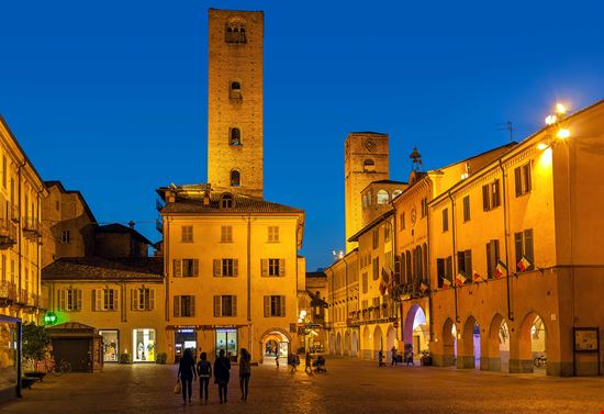 Alba Alba Rostislav Glinsky / Shutterstock.com 