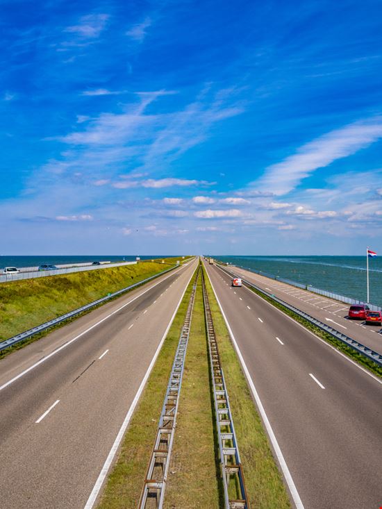Diga di Afsluitdijk Diga di Afsluitdijk Takashi Images - Shutterstock.com 