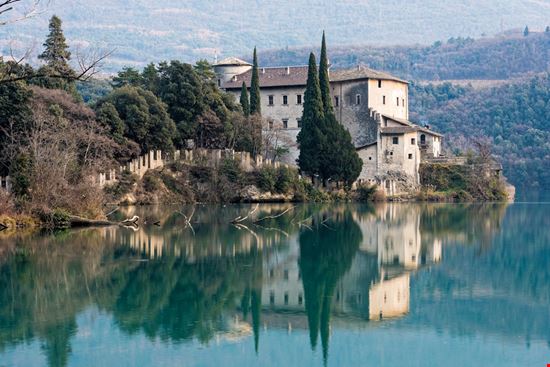 Castel Toblino Castel Toblino dinosmichail / Shutterstock.com 