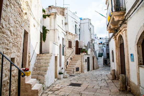 Cisternino Cisternino Shutterstock.com 