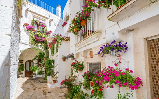 Cisternino Cisternino Shutterstock.com 