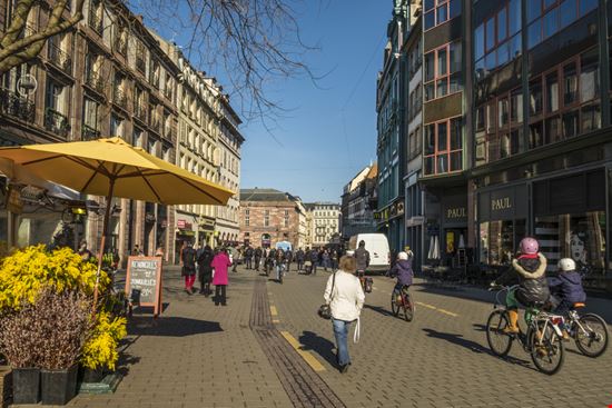 Rue des Grandes Arcades  Rue des Grandes Arcades  Gina Power / Shutterstock.com 