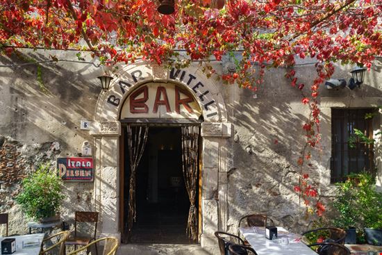 Bar Vitelli Bar Vitelli Catay / Shutterstock.com 