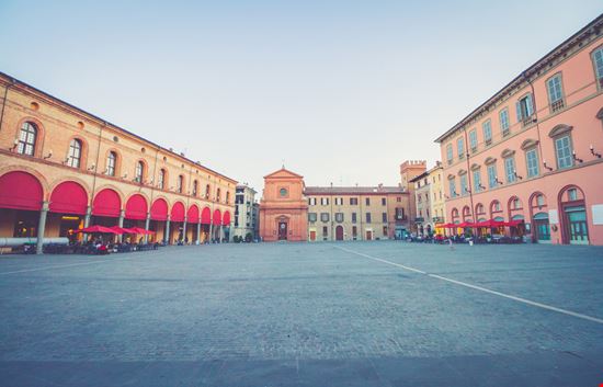 Imola Imola illpax - Shutterstock.com 
