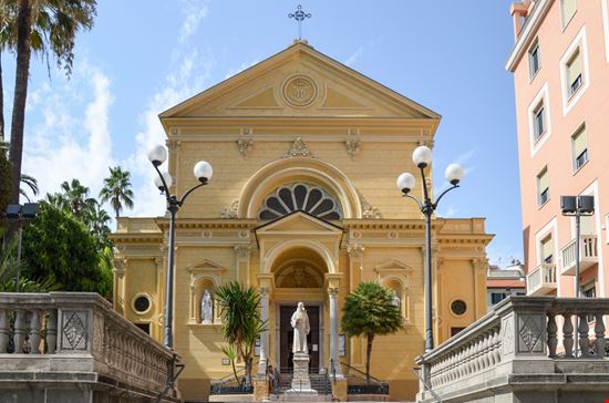 Chiesa russa di Cristo Salvatore Chiesa russa di Cristo Salvatore Adam Cowell / Shutterstock.com 