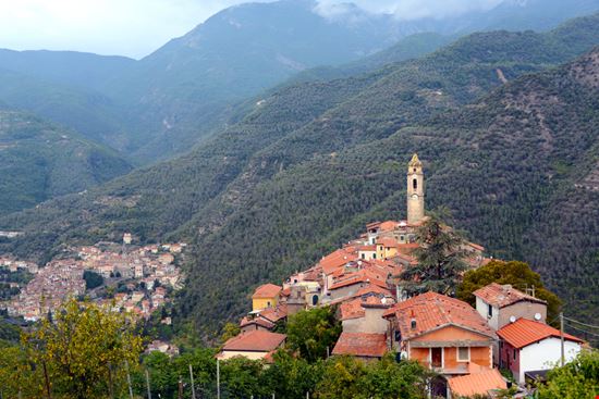 Perinaldo Il Borgo delle Stelle Shutterstock.com 