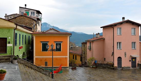 Perinaldo Il Borgo delle Stelle Shutterstock.com 