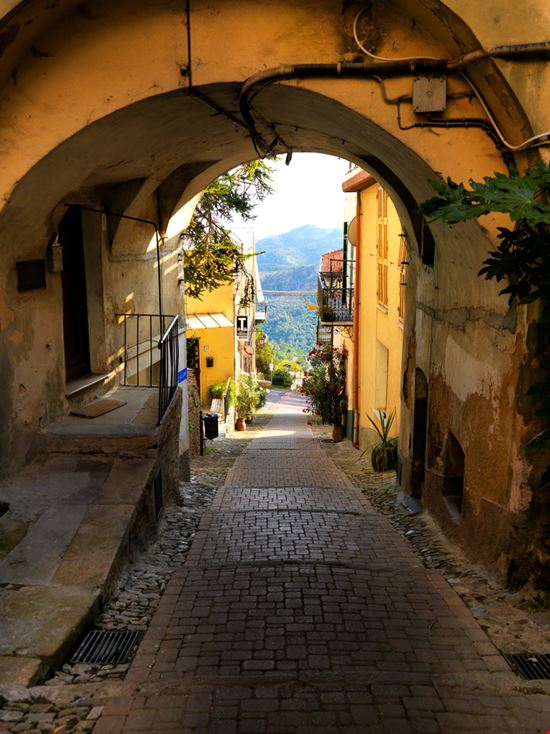 Perinaldo Il Borgo delle Stelle Shutterstock.com 