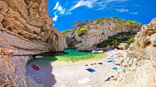 Spalato Isola di Vis stock.adobe.com 