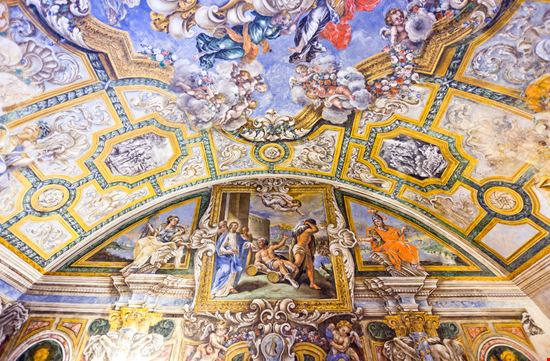 Certosa di San Lorenzo Certosa di San Lorenzo Gimas / Shutterstock.com 