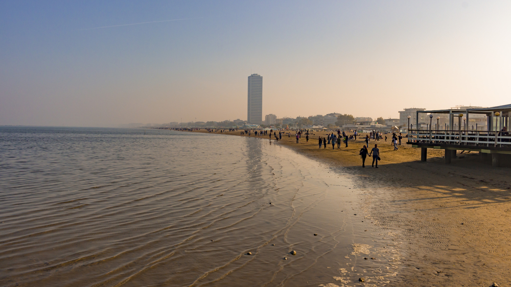 118 metri di pura bellezza: lo sapevi che il primo grattacielo d'Italia è nato sulla Riviera Romagnola?