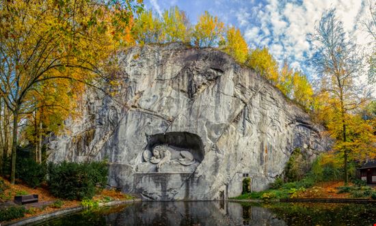 Löwendenkmal Luzern Shutterstock.com 