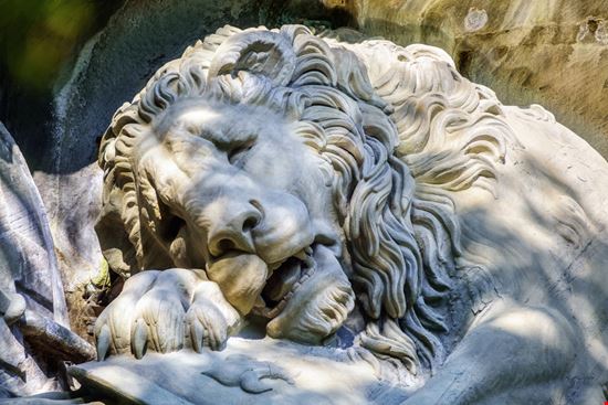 Löwendenkmal Luzern Shutterstock.com 