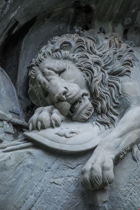 Löwendenkmal Luzern Shutterstock.com 