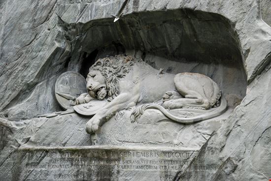 Löwendenkmal Luzern Shutterstock.com 