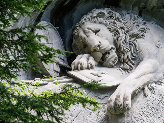 Löwendenkmal Luzern Shutterstock.com 