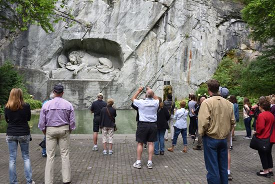 Löwendenkmal Luzern Oleg Znamenskiy / Shutterstock.com 
