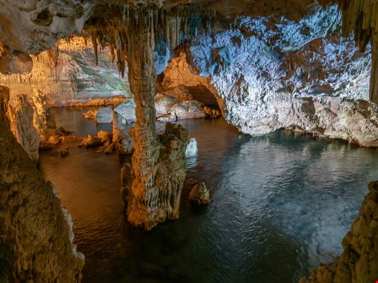 Alghero Le Grotte di Nettuno ValerioMei / Shutterstock.com 