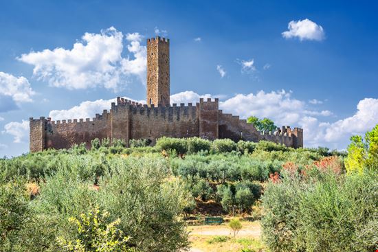 Castello Montecchio Vesponi Castello Montecchio Vesponi pegasophoto / Shutterstock.com 