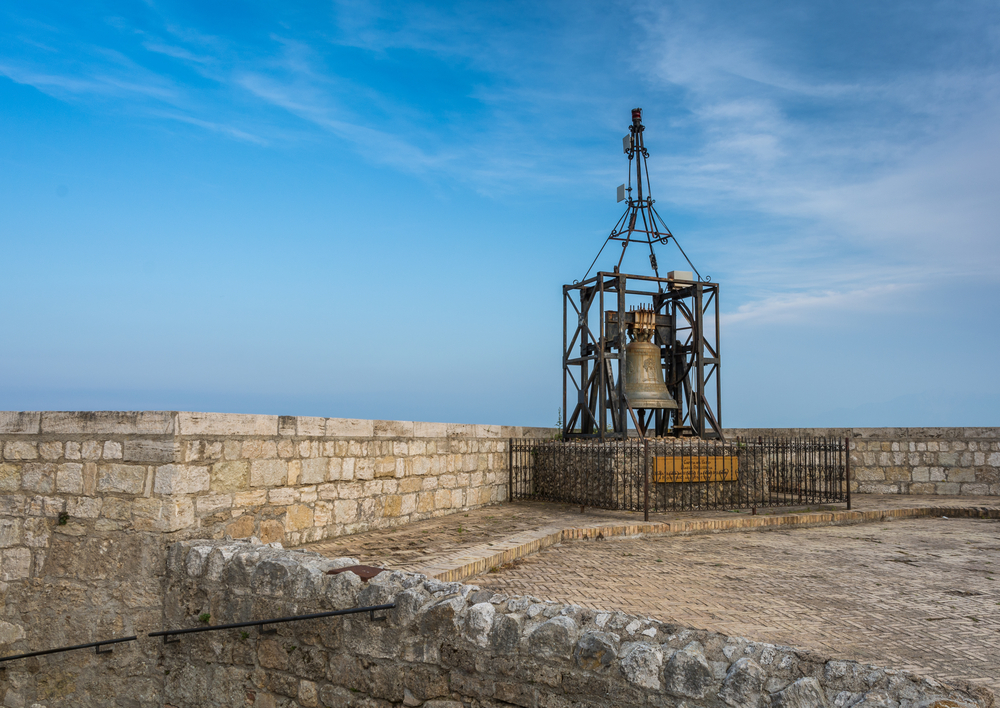 Il borgo-fortezza è un gioiello dell'Abruzzo d'altri tempi: da qui in certi giorni vedi anche la Croazia