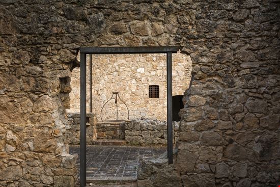 Fortezza borbonica Fortezza borbonica lorenza62 - Shutterstock.com 