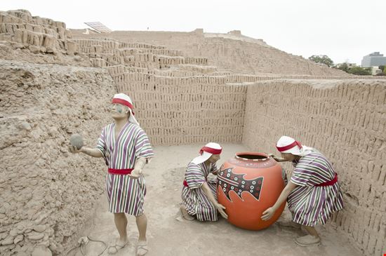 Huaca Pucllana Huaca Pucllana Adwo - Shutterstock.com 