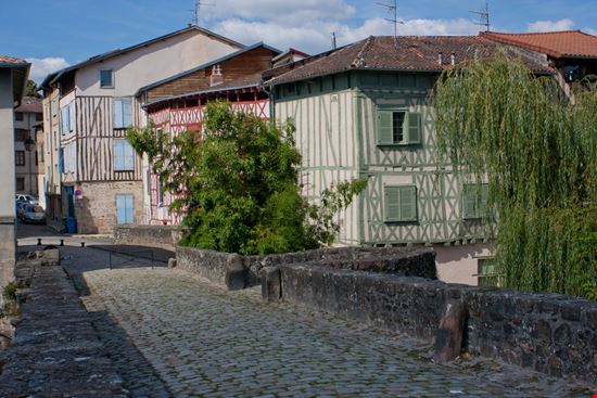 Limoges Limoges MIPImages - Shutterstock.com 