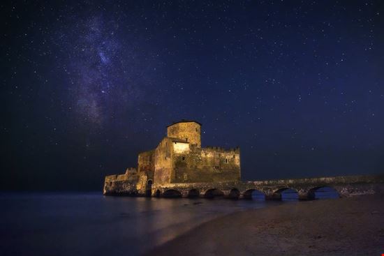 Torre Astura Torre Astura Polifoto - Shutterstock.com 