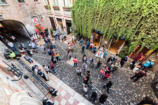 Balcone di Giulietta Verona Resul Muslu / Shutterstock.com 