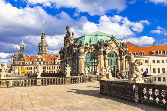 Zwinger Zwinger leoks - Shutterstock.com 