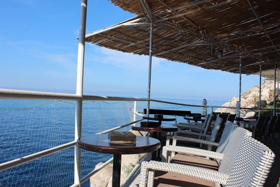 Cafe Buza Cafe Buza tabak lejla - Shutterstock.com 
