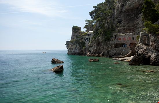Spiaggia del Fornillo Spiaggia del Fornillo AndrewJalbert - Istockphoto.com 