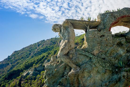 La statua del Gigante Monterosso al Mare El Greco 1973 - Shutterstock.com 