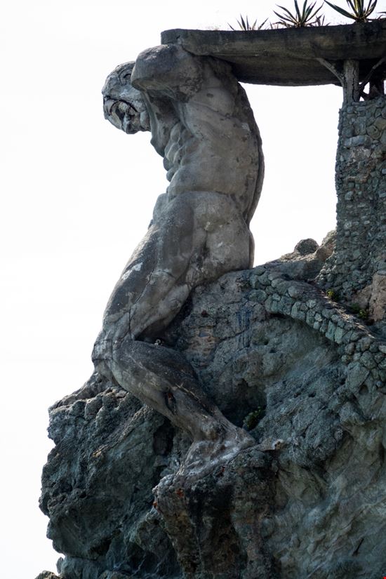 La statua del Gigante Monterosso al Mare Paul Nondevous - Shutterstock.com 