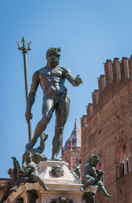 Fontana di Nettuno  La fontana di Bologna A. Emson - Shutterstock.com 