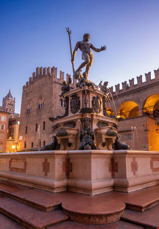 Fontana di Nettuno  La fontana di Bologna  Renata Sedmakova - Shutterstock.com 
