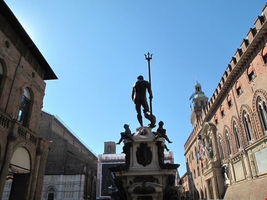 Fontana di Nettuno  La fontana di Bologna  paolo sarti - Shutterstock.com 