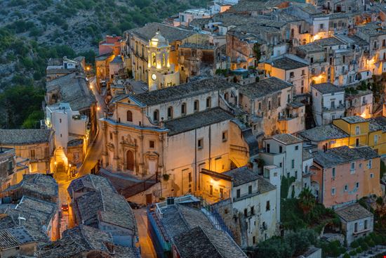 Ragusa Ibla Il quartiere antico di Ragusa elxeneize - Shutterstock.com 