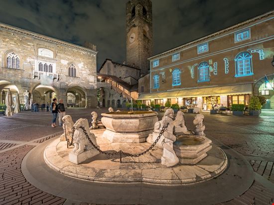 Fontana Contarini La fontana di Bergamo elRoce - Shutterstock.com 
