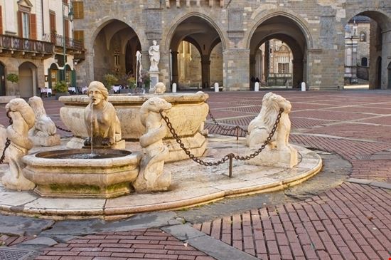 Fontana Contarini La fontana di Bergamo Shutterstock.com 