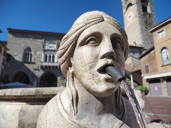 Fontana Contarini La fontana di Bergamo MC MEDIASTUDIO - Shutterstock.com 
