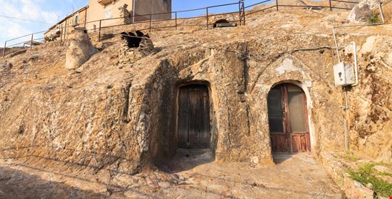 Borgo Rupestre Sperlinga bepsy - Shutterstock.com 