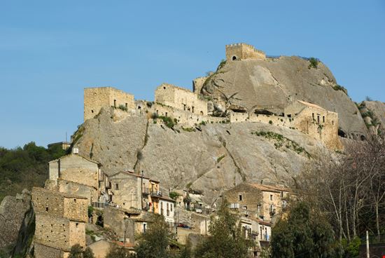 Borgo Rupestre Sperlinga ollirg - Shutterstock.com 