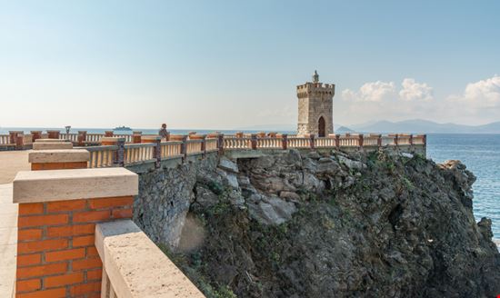 Piazza Bovio Piombino Petr Ganaj / Shutterstock.com 