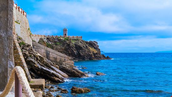 Piazza Bovio Piombino KaryB - Shutterstock.com 